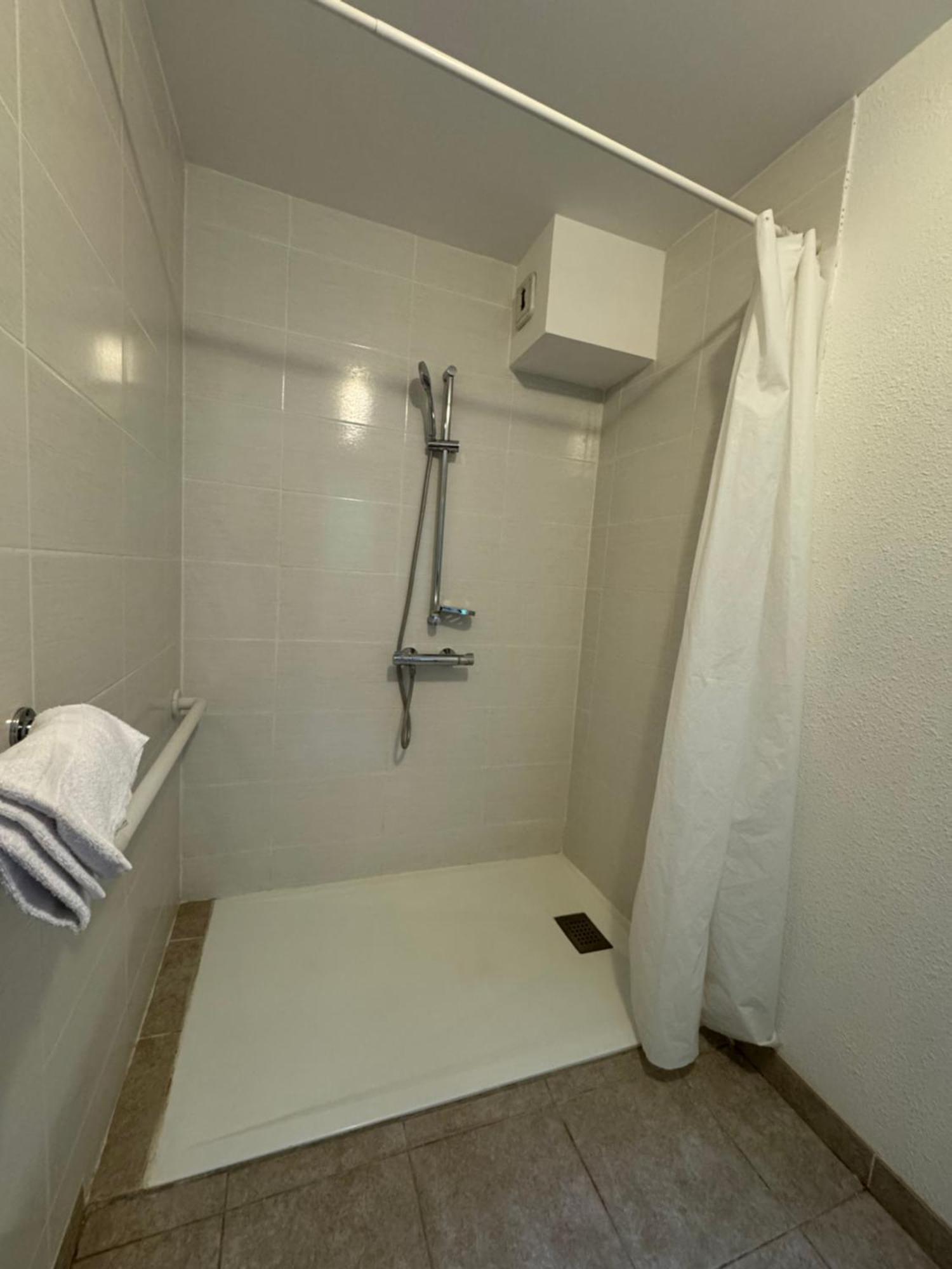 Symp'Hotel Nivolas-Vermelle Zewnętrze zdjęcie