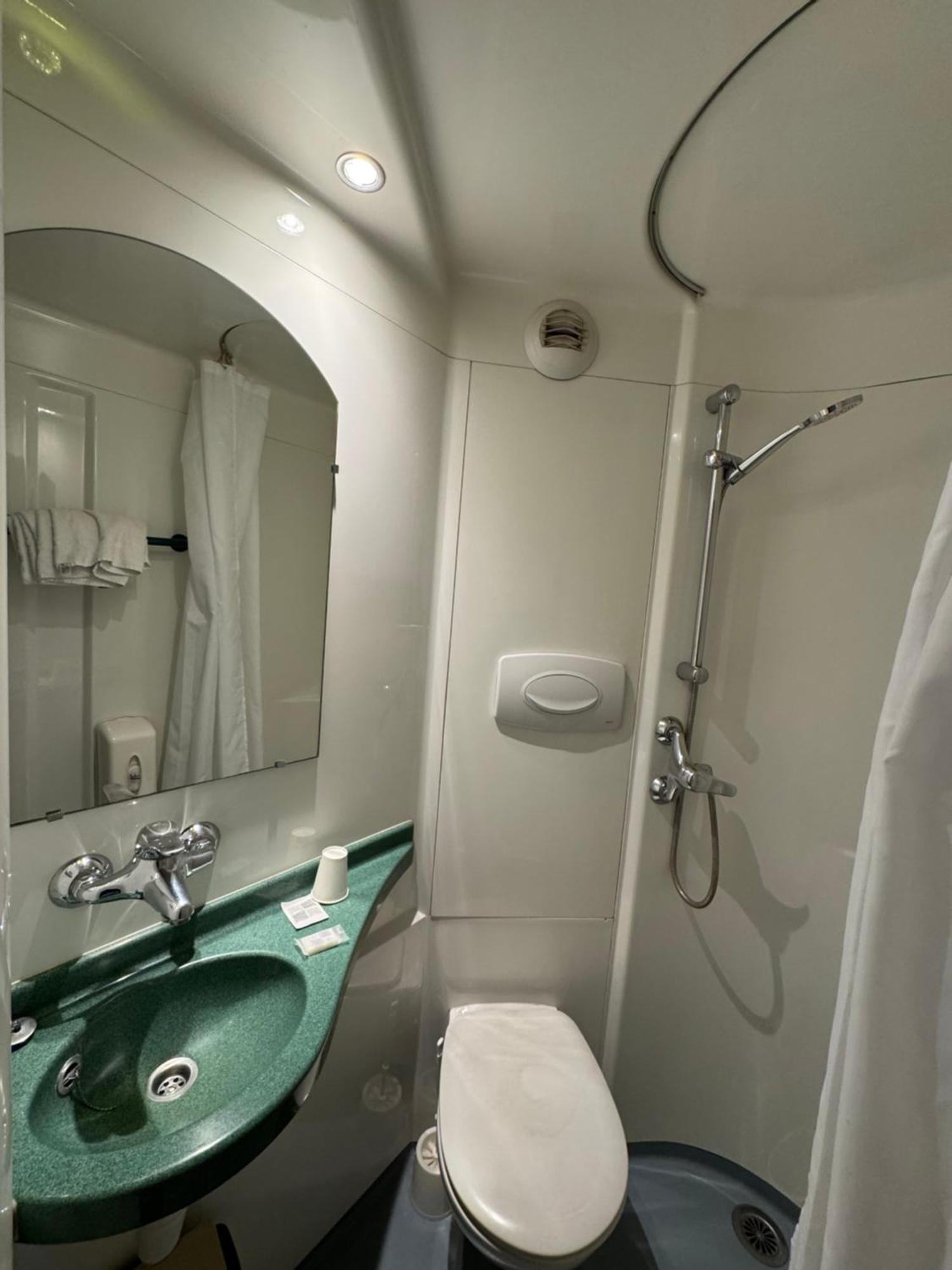 Symp'Hotel Nivolas-Vermelle Zewnętrze zdjęcie